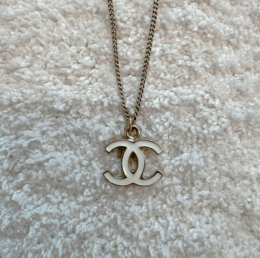 CHANEL ENAMEL CC NECKLACE