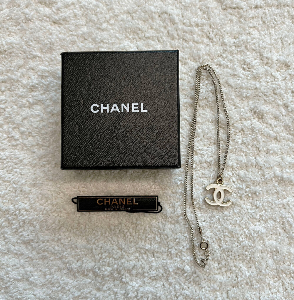 CHANEL ENAMEL CC NECKLACE