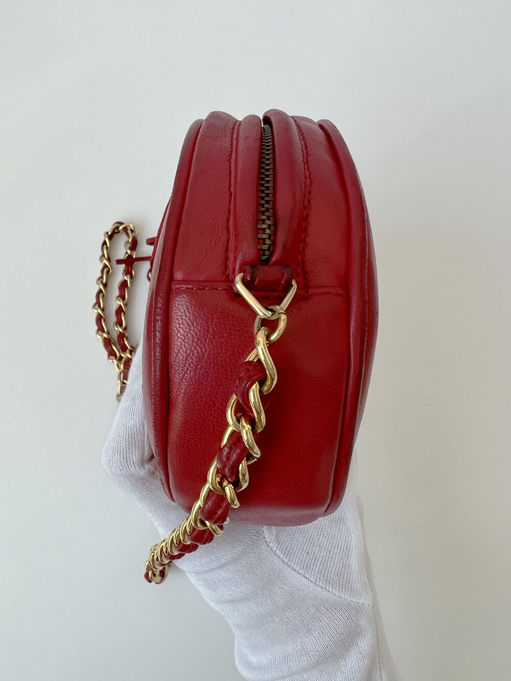 CHANEL TASSEL OVAL CROSSBODY CHAIN BAG