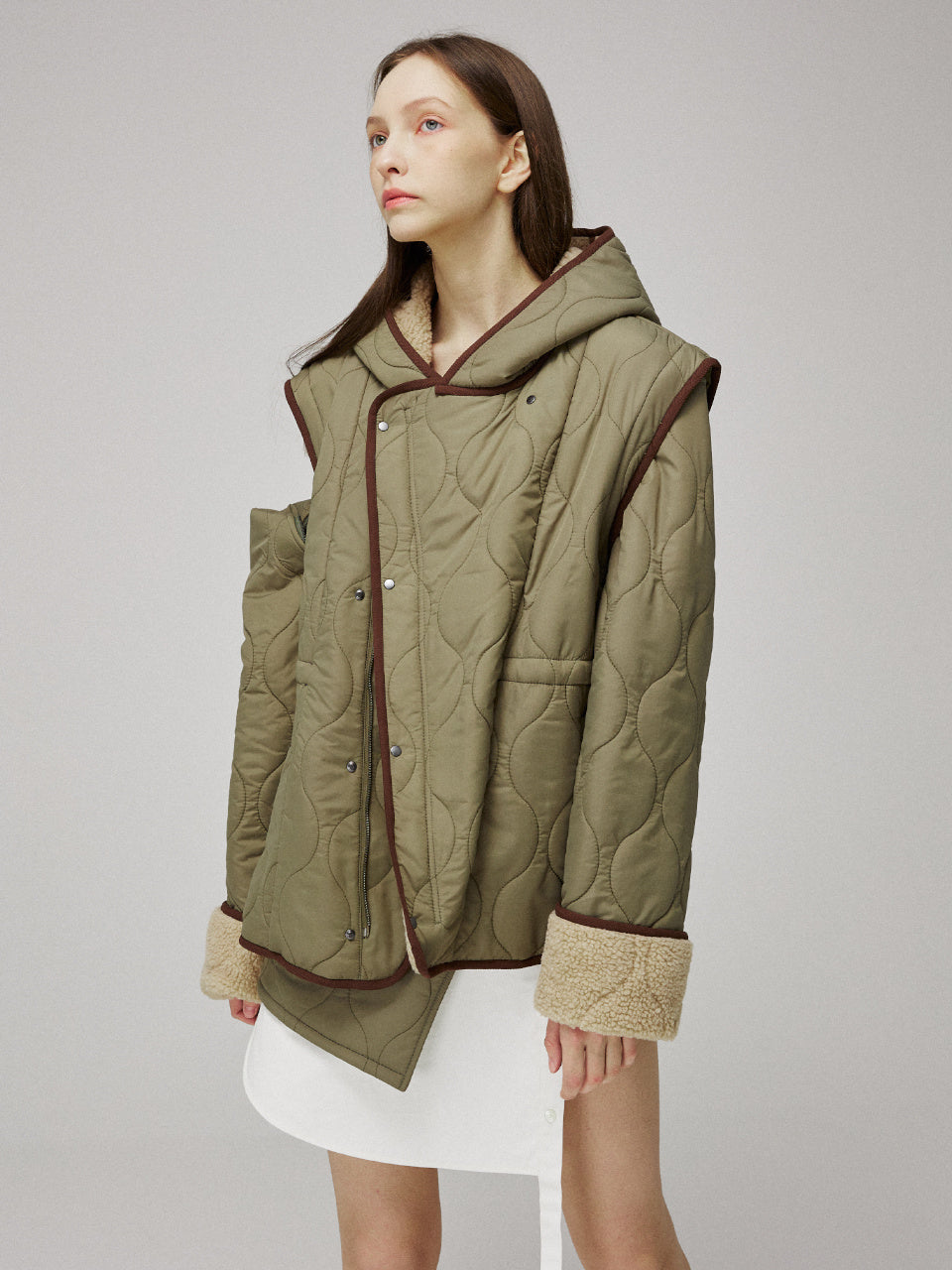 MMAM QUILTING OFF SLEEVE HOODED HALF COAT 