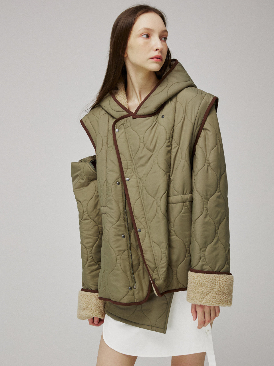 MMAM QUILTING OFF SLEEVE HOODED HALF COAT 