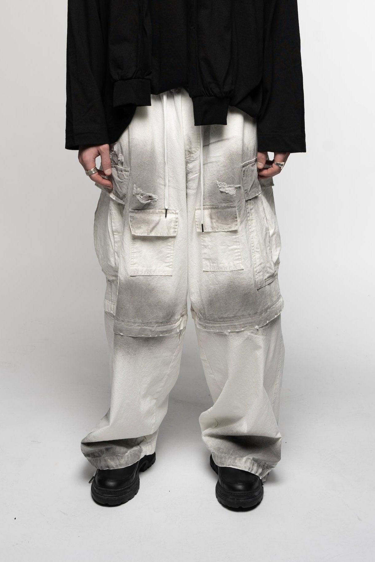 SPRAY PAINTED CARGO TROUSER WHITE