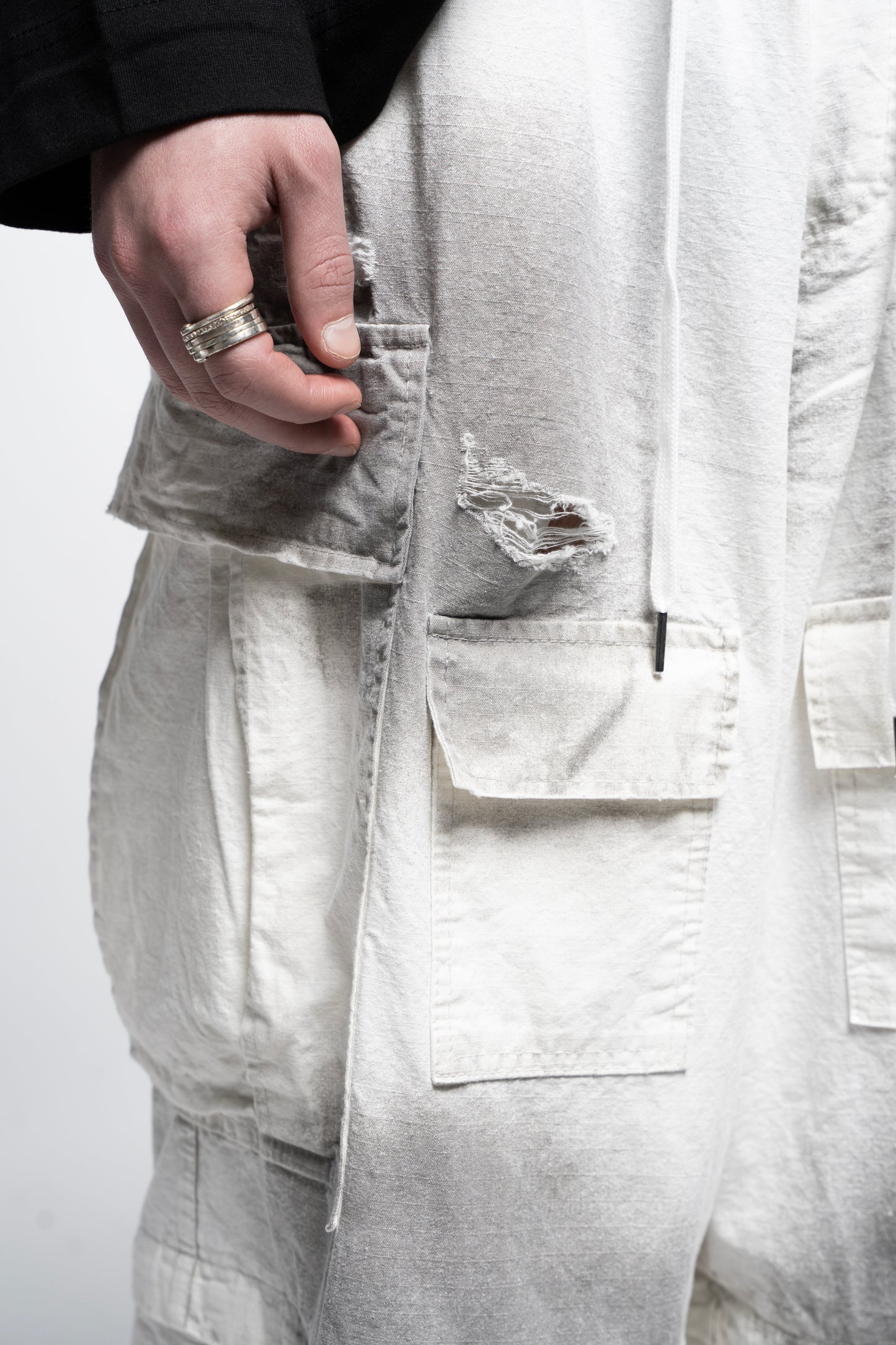 SPRAY PAINTED CARGO TROUSER WHITE