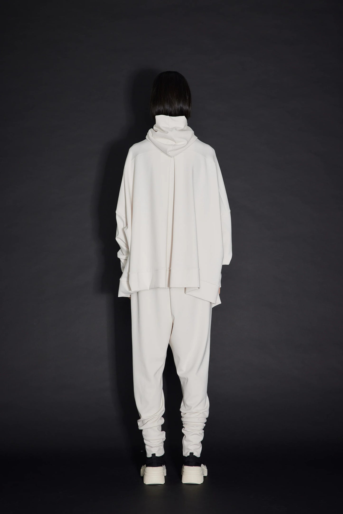 GDeL WIDE-FIT TIE HOODIE CREAM